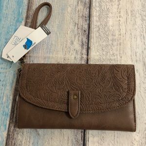 5/$10🛍️ Time and Tru Women’s Wrislet Brown Wallet